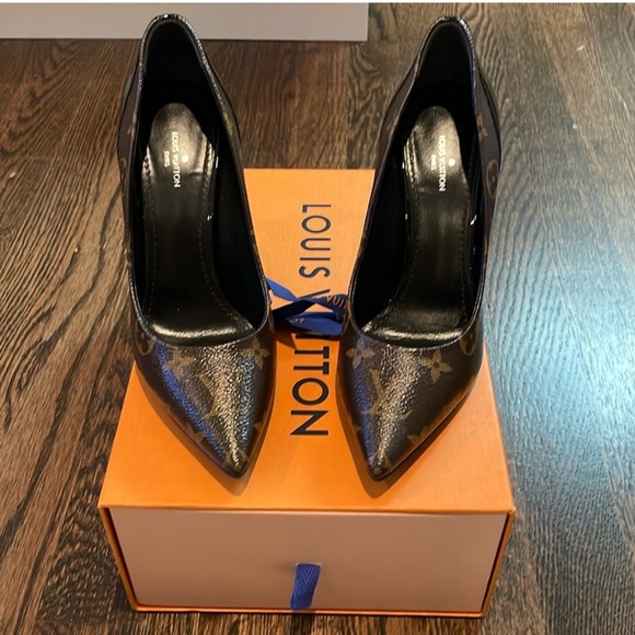 Louis Vuitton Black and Gold Heels 4 inch heel - Picture 4 of 6